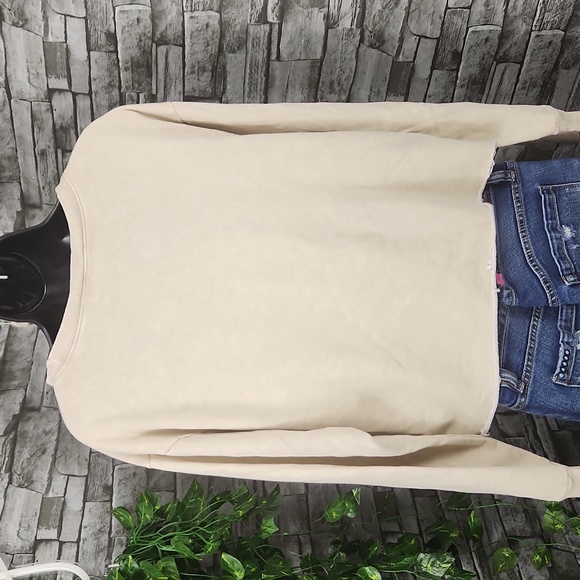 The Poppy Seed Moutain Sweatshirt - Picture 7 of 8